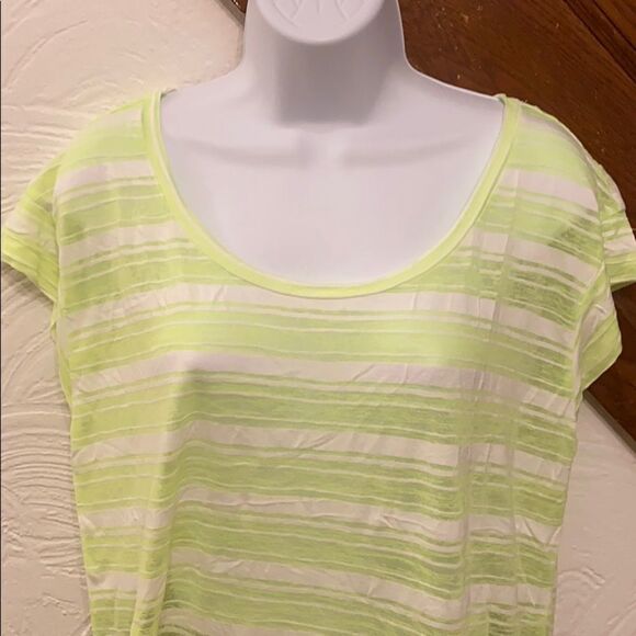 NWOT Calvin Klein T-shirt - Picture 3 of 4